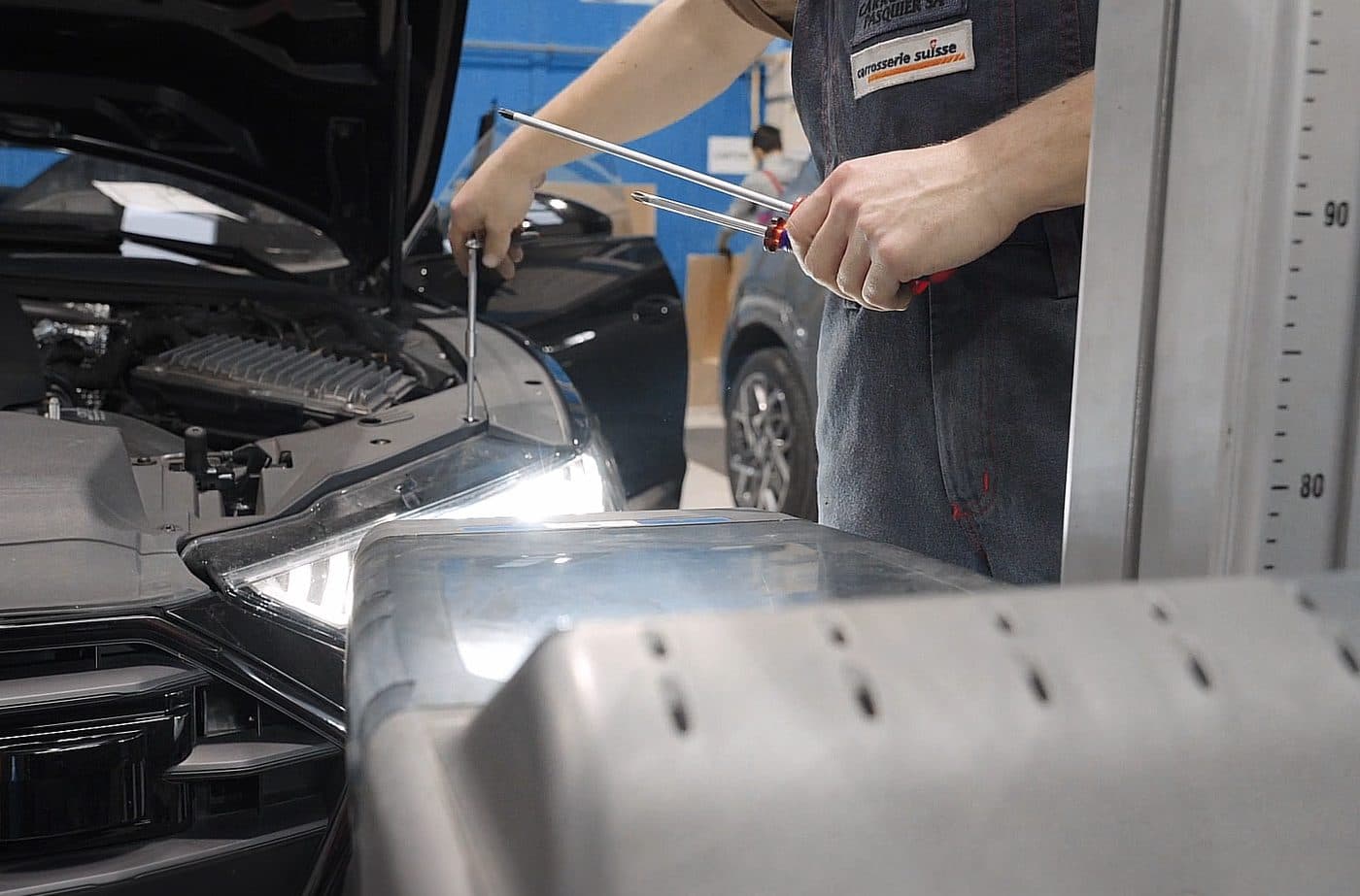 Débosselage sans peinture sur une carrosserie