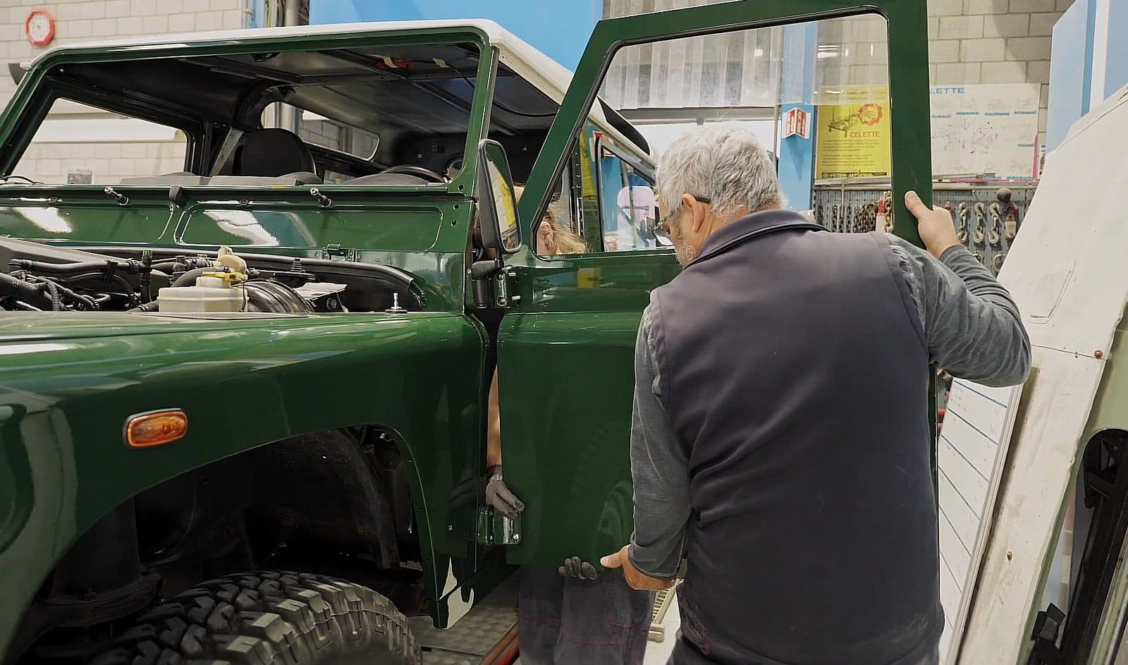 Restauration d’un véhicule ancien à l’atelier